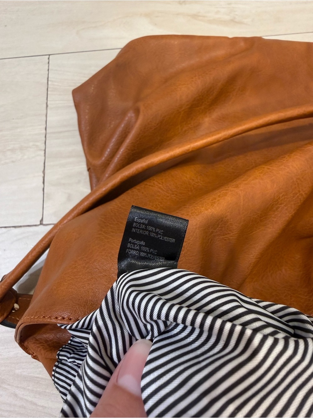 Classic Tan Leather Hobo Bag - Stylish Everyday Shoulder Bag - Picture 5 of 5